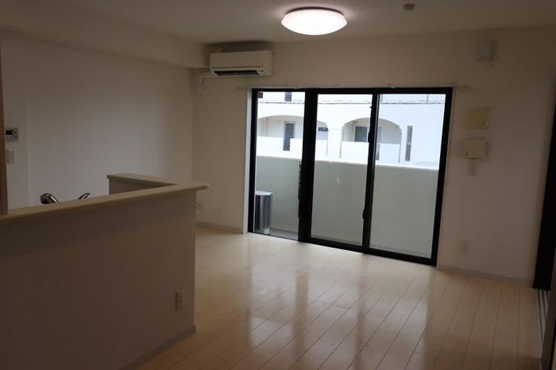 Pet-Friendly 2LDK Apartment for Rent in Chatan, Okinawa - Thumbnail 3