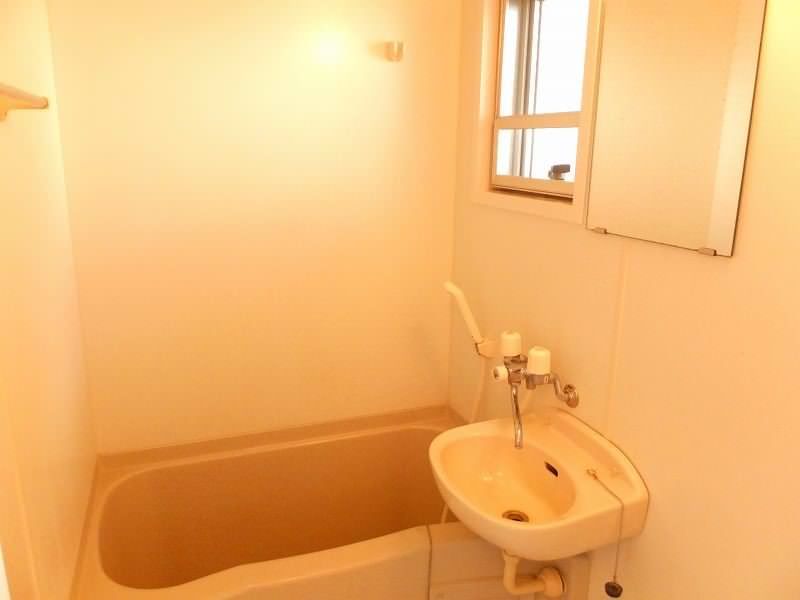 1R Apartment for Rent in Ginowan, Okinawa - 40,000 JPY - Thumbnail 3