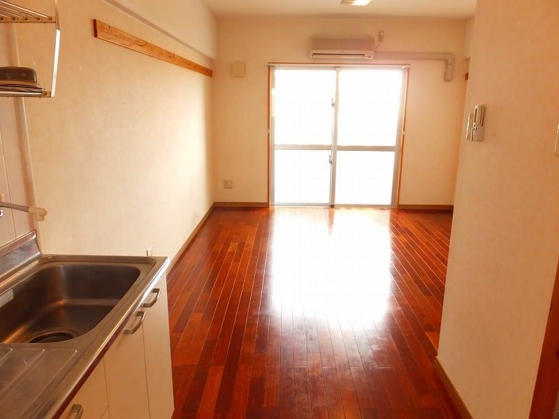 1R Apartment for Rent in Ginowan, Okinawa - 40,000 JPY - Thumbnail 2