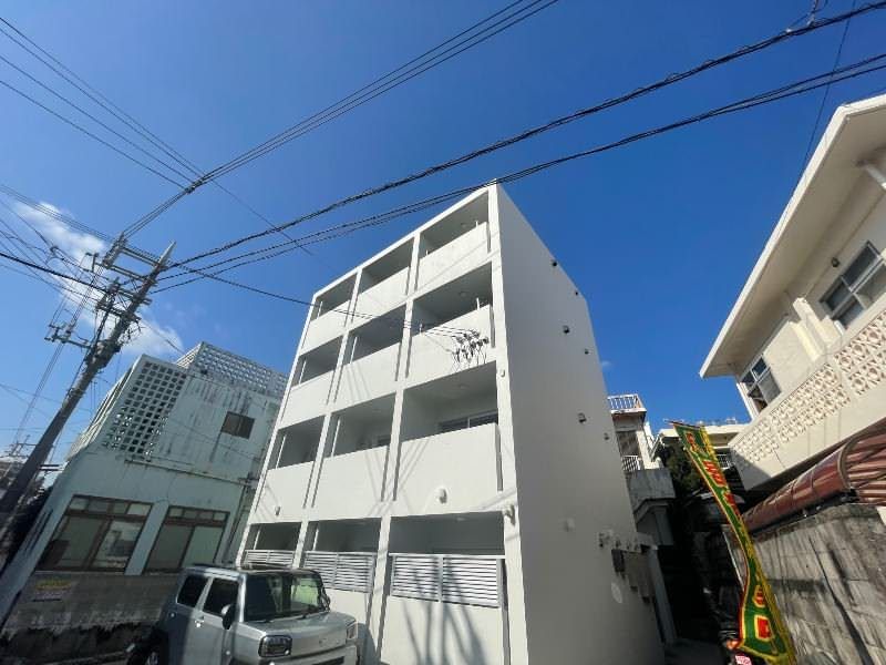 City Terrace Matsukawa 103: Modern 1R Apartment for Rent in Naha - Thumbnail 2