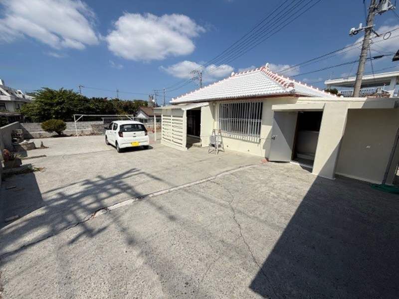 4DK Detached House for Rent in Shimabukuro, Nakagusuku, Okinawa - Thumbnail 2