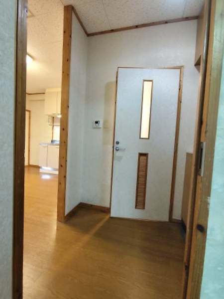 3DK Apartment for Rent in Ginowan, Okinawa - Villa Nagatacho - Thumbnail 2