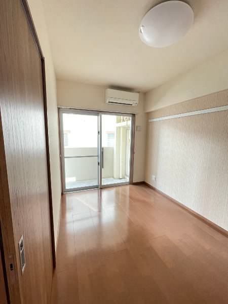 1LDK Apartment for Rent in Yonabaru, Okinawa with Auto-Lock - Thumbnail 3