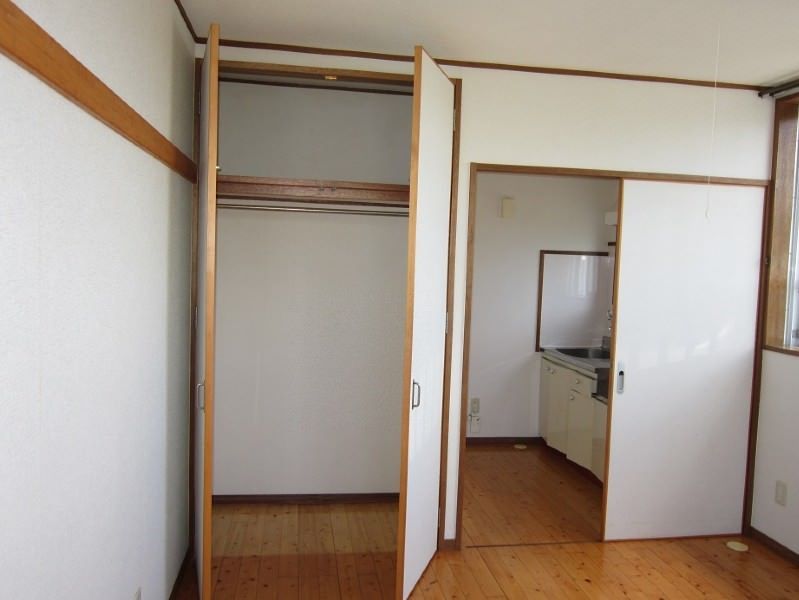House Tanpopo 1R Apartment for Rent in Okinawa City - Thumbnail 3