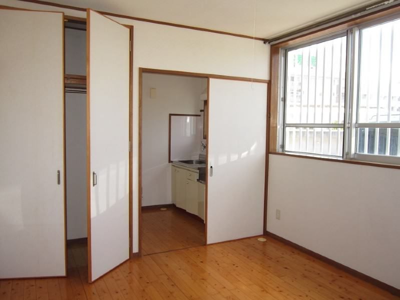 House Tanpopo 1R Apartment for Rent in Okinawa City - Thumbnail 4