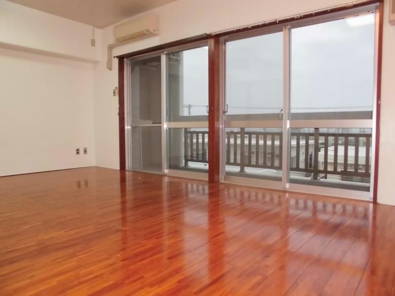 Chatan 2DK Apartment with Sea View | Pet Negotiable | 80,000 JPY - Thumbnail 3