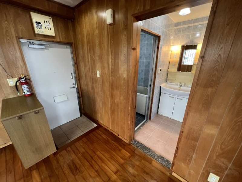 Miyagi Chotoku Apartment: 2LDK Rental in Nakagusuku Village, Okinawa - Thumbnail 4