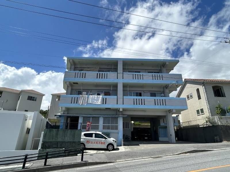 Miyagi Chotoku Apartment: 2LDK Rental in Nakagusuku Village, Okinawa - Thumbnail 2