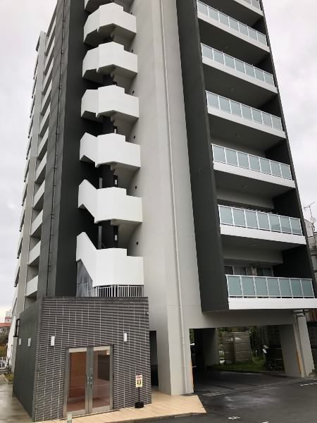 Premium Court Misato Second 2LDK Apartment for Rent in Okinawa City - Image 1