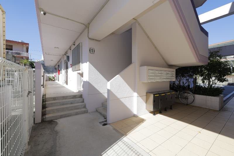 2LDK Apartment for Rent in Okinawa City, Free Internet, No Guarantor - Thumbnail 2