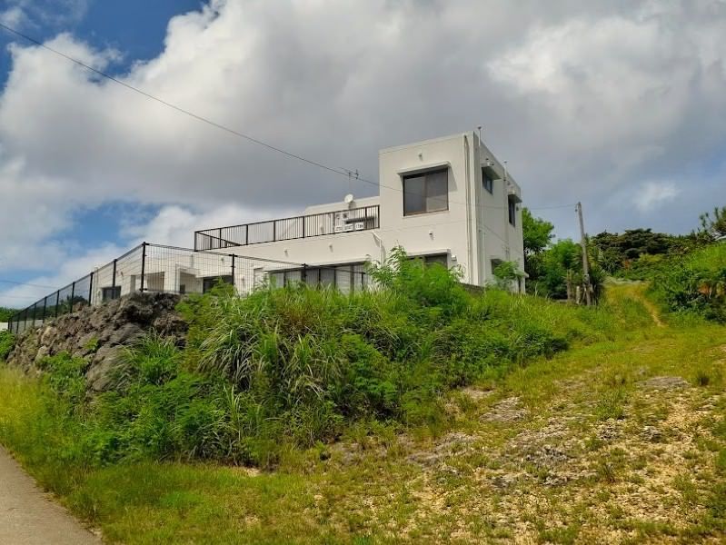 Kouri Island Villa with Ocean Views for Sale in Okinawa - Thumbnail 3