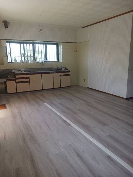 Renovated 2LDK House for Rent in Nago, Okinawa with 3 Parking - Thumbnail 3