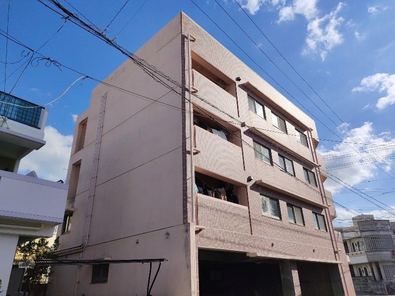 3DK Apartment for Rent in Ginowan City, Okinawa - Thumbnail 2