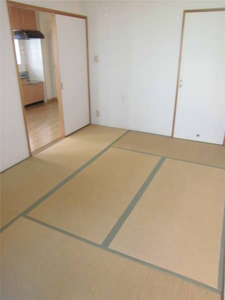 Co-op Urizun 2DK Apartment for Rent in Awase, Okinawa City - Thumbnail 4