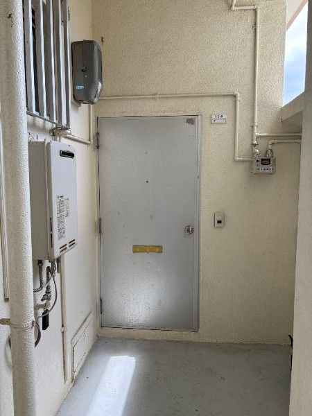 First Yamatake Apartment 2DK Rental in Ginowan, Okinawa - Thumbnail 2