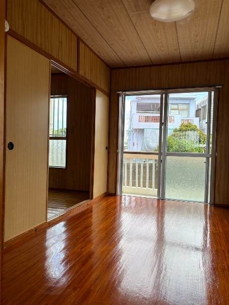 First Yamatake Apartment 2DK Rental in Ginowan, Okinawa - Thumbnail 4