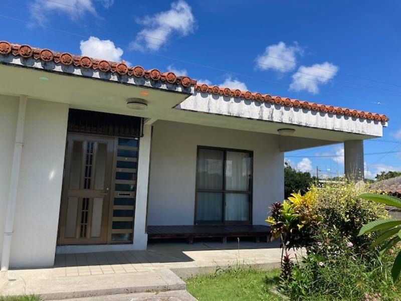 Spacious 2LDK Detached House for Rent in Itoman, Okinawa - Thumbnail 2