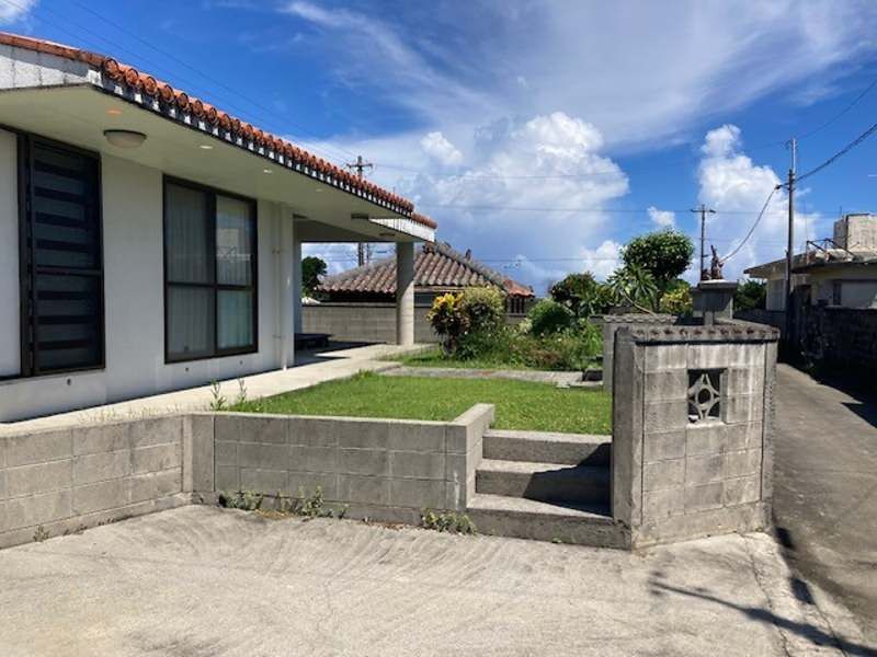 Spacious 2LDK Detached House for Rent in Itoman, Okinawa - Thumbnail 3