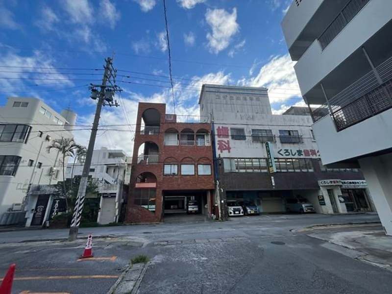 Central Okinawa City 2LDK House with Commercial Potential - Thumbnail 3