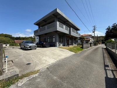 Spacious 6LDK House with Ocean Views in Sesoko Island, Okinawa — Image 1, Motobu, Okinawa