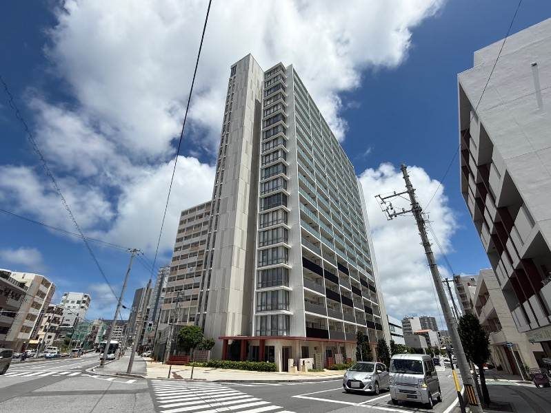 Le Cinq Naha Kainan 2LDK Apartment for Sale in Naha, Okinawa - Thumbnail 2
