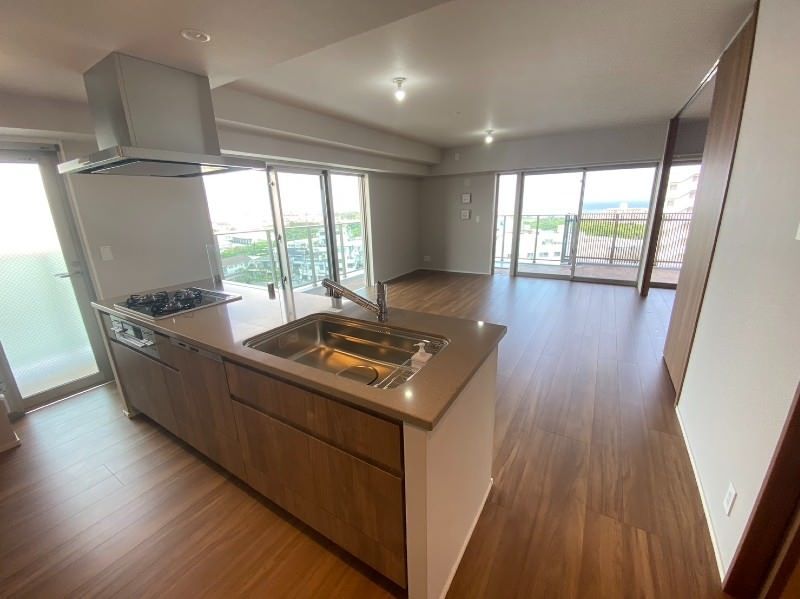 Prestige Urasoe Minatogawa 3LDK Apartment with Ocean View - Thumbnail 3