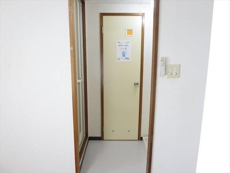 Renovated 2DK Apartment for Rent in Miyazato, Okinawa City - Thumbnail 2