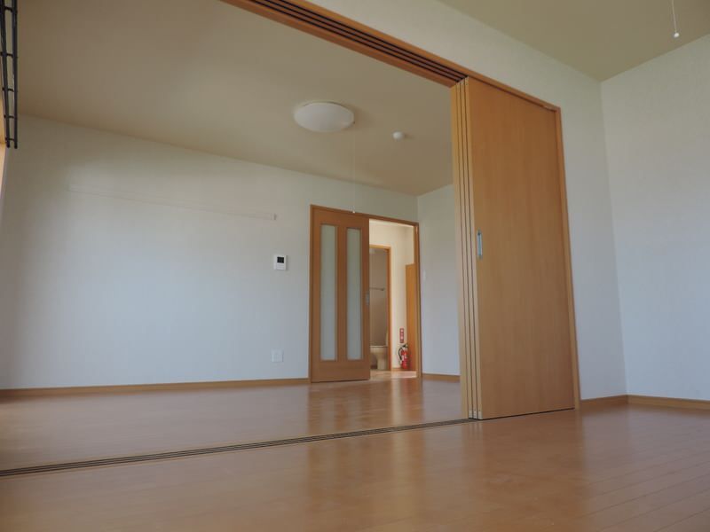 Village Akano 2LDK Apartment for Rent in Uruma, Okinawa - Thumbnail 3