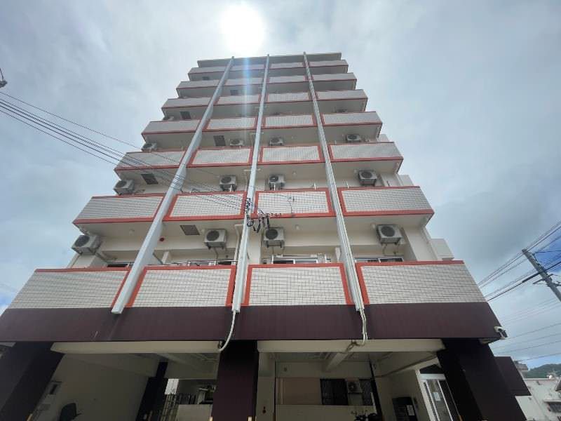 Coral Orion 501: Modern 1K Apartment for Rent in Yonabaru, Okinawa - Thumbnail 3