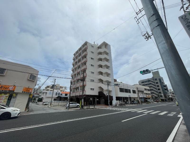 Coral Orion 501: Modern 1K Apartment for Rent in Yonabaru, Okinawa - Thumbnail 4