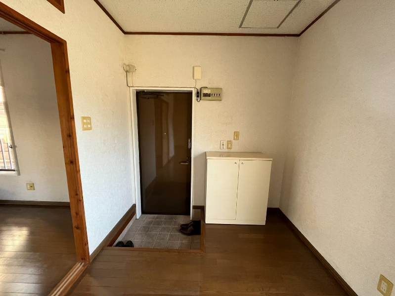 Spacious 2LDK Apartment for Rent in Haebaru Town, Okinawa - Thumbnail 3