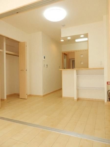 1DK Apartment for Rent in Kubota, Okinawa City with Free Internet - Thumbnail 4