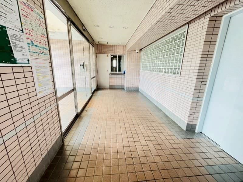 Ocean View 3LDK Condo in Okinawa City's Awase District - Thumbnail 4