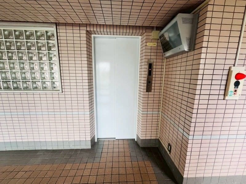 Ocean View 3LDK Condo in Okinawa City's Awase District - Thumbnail 3