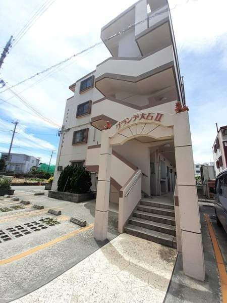 2LDK Apartment for Rent in Yomitan Village, Okinawa - Thumbnail 2