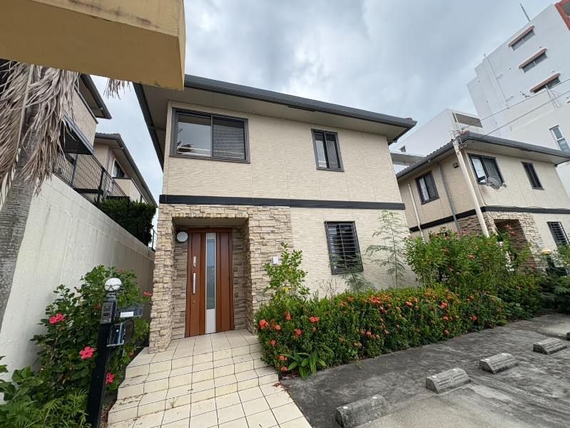 Spacious 3LDK Detached House for Rent in Naha, Okinawa - Thumbnail 2