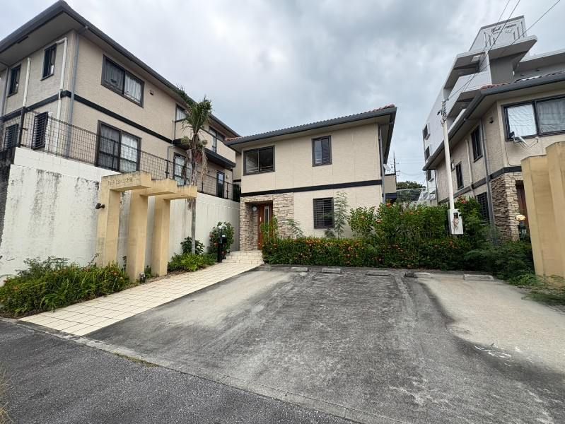 Spacious 3LDK Detached House for Rent in Naha, Okinawa - Thumbnail 3