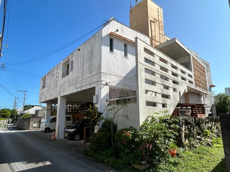 Two-Generation RC House with Garden for Sale in Uruma, Okinawa - Thumbnail 2