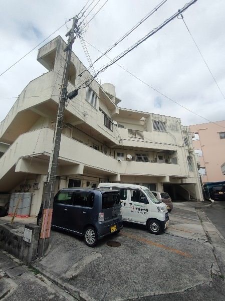 1LDK Apartment for Rent in Tomigusuku, Okinawa | 50,000 Yen - Thumbnail 2