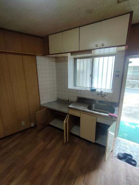 1LDK Apartment for Rent in Tomigusuku, Okinawa | 50,000 Yen - Thumbnail 4