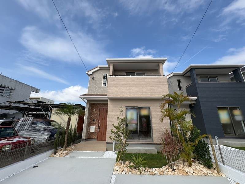 New 4LDK House for Sale in Uruma, Okinawa with Parking - Thumbnail 2