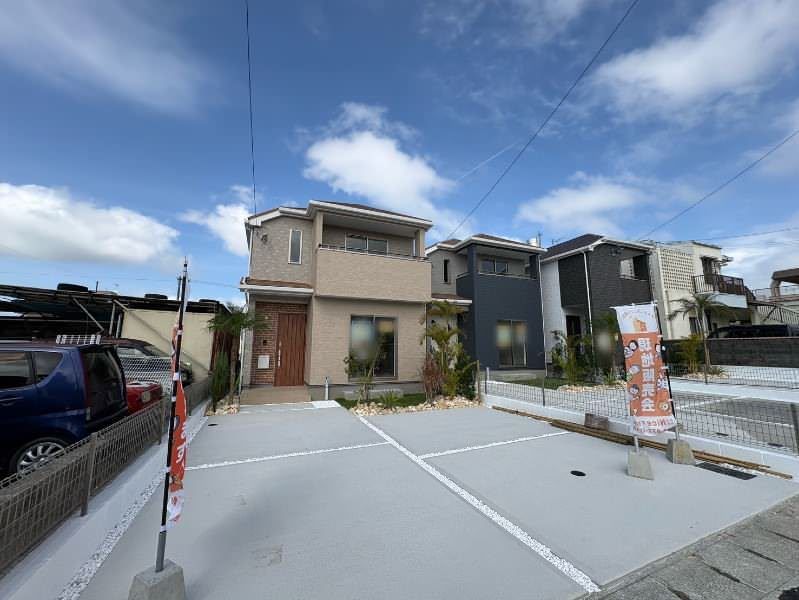 New 4LDK House for Sale in Uruma, Okinawa with Parking - Thumbnail 3