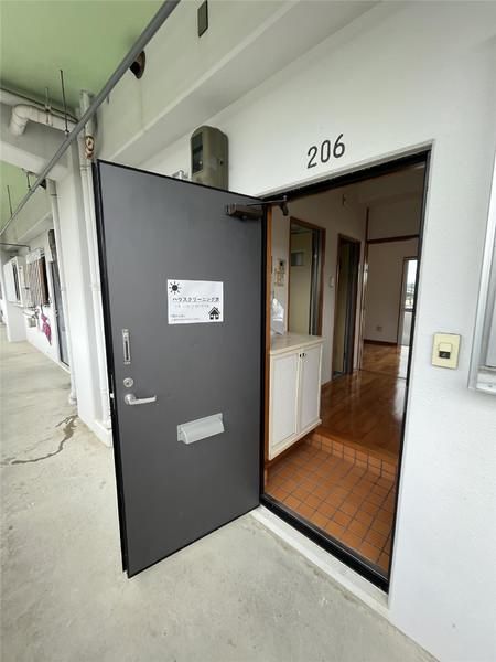 2DK Apartment for Rent in Tomigusuku, Okinawa - 39sqm - Thumbnail 2