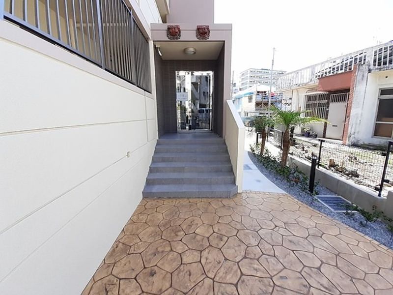 Modern 2LDK Apartment for Rent in Naha, Okinawa - Thumbnail 3