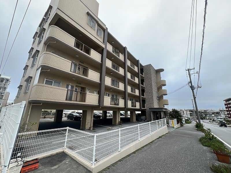 Rising Star 2LDK Apartment for Rent in Urasoe, Okinawa - Thumbnail 2
