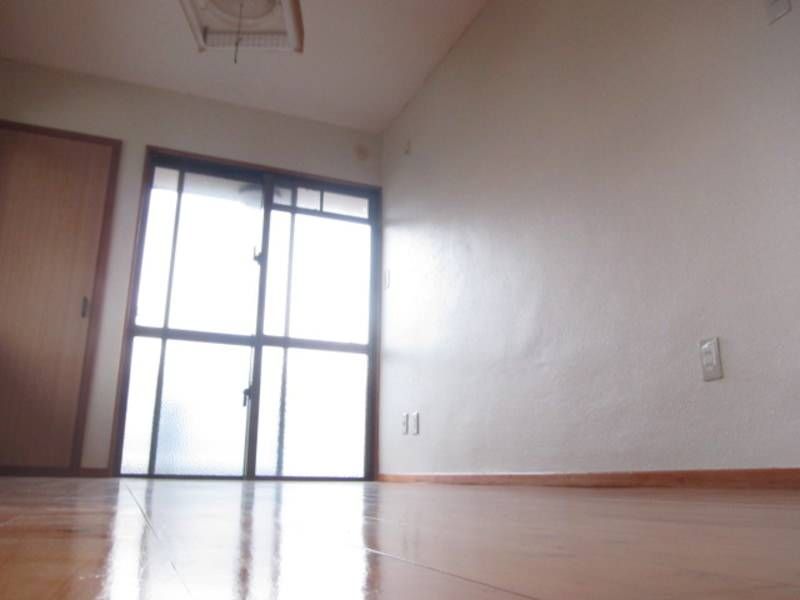 1R Apartment for Rent in Urasoe City, Okinawa - 33,000 Yen - Thumbnail 2