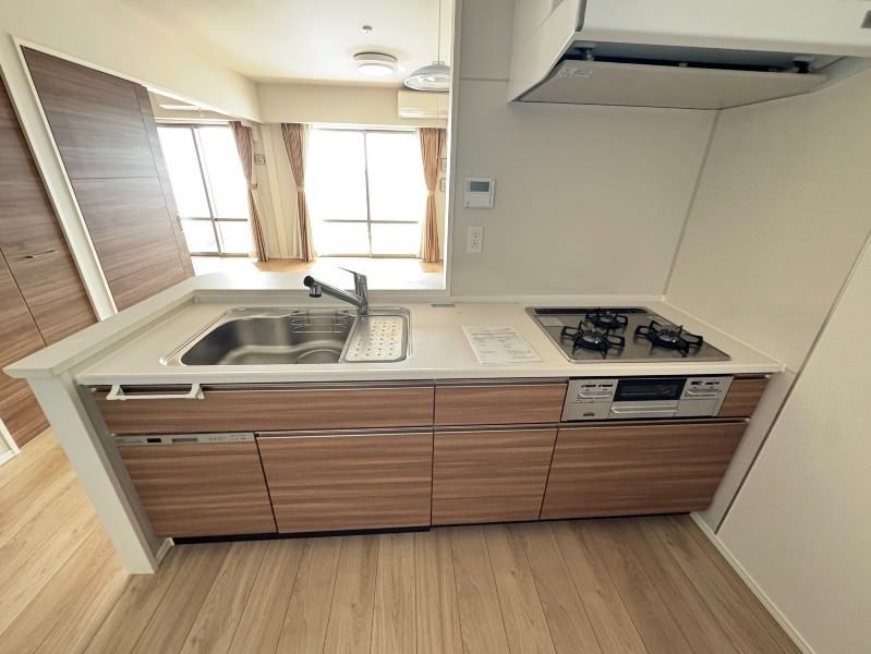 Ocean View 2LDK Apartment for Rent in Tomigusuku, Okinawa - Thumbnail 4