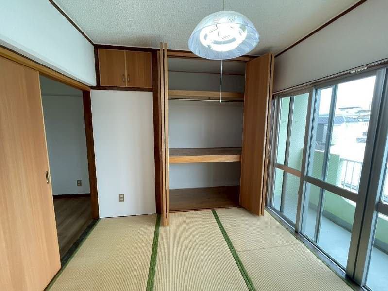3DK Rental Apartment in Yaese Town, Okinawa | Top Floor Corner Unit - Thumbnail 2