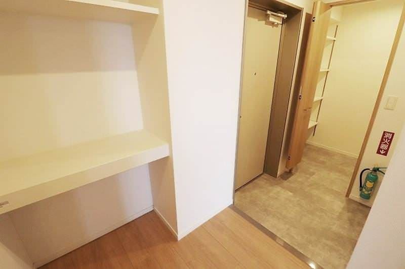 Modern 1LDK Apartment in Okinawa City with Free Internet - Thumbnail 3