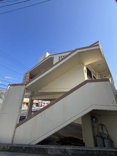 Mixed-Use 2LDK House with Shop Space in Haebaru, Okinawa - Thumbnail 4